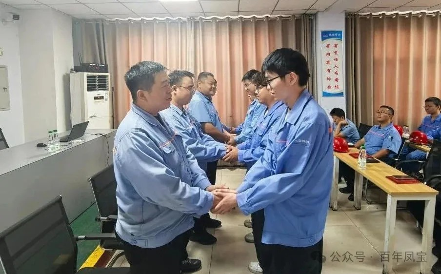 师徒结对 淬火成钢——OD在线体育网管业举行第三届“薪火相传、携手共进”拜师仪式